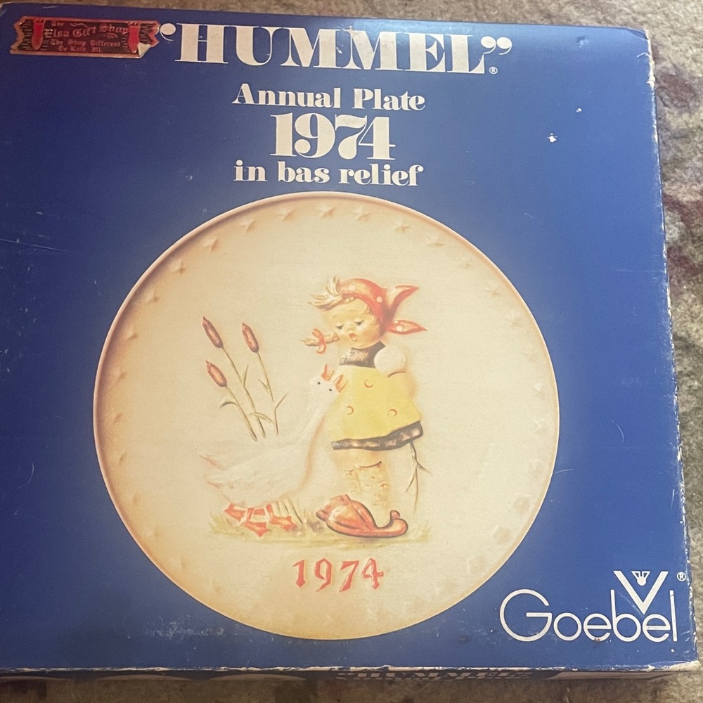 Goebel Hummel 1974 Plate with Red and Cream Design